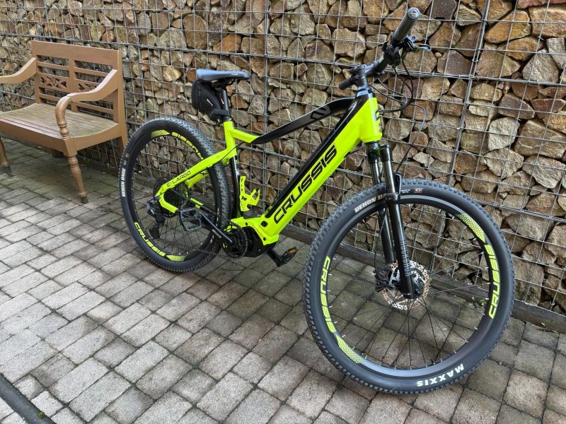 Crussis E-Largo 9.9,kolo ve stavu nového, v originál stavu po ženě, dojezd 170-200 km, vel. L (20")