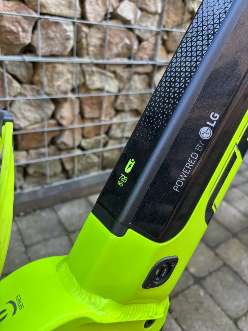 Crussis E-Largo 9.9,kolo ve stavu nového, v originál stavu po ženě, dojezd 170-200 km, vel. L (20")