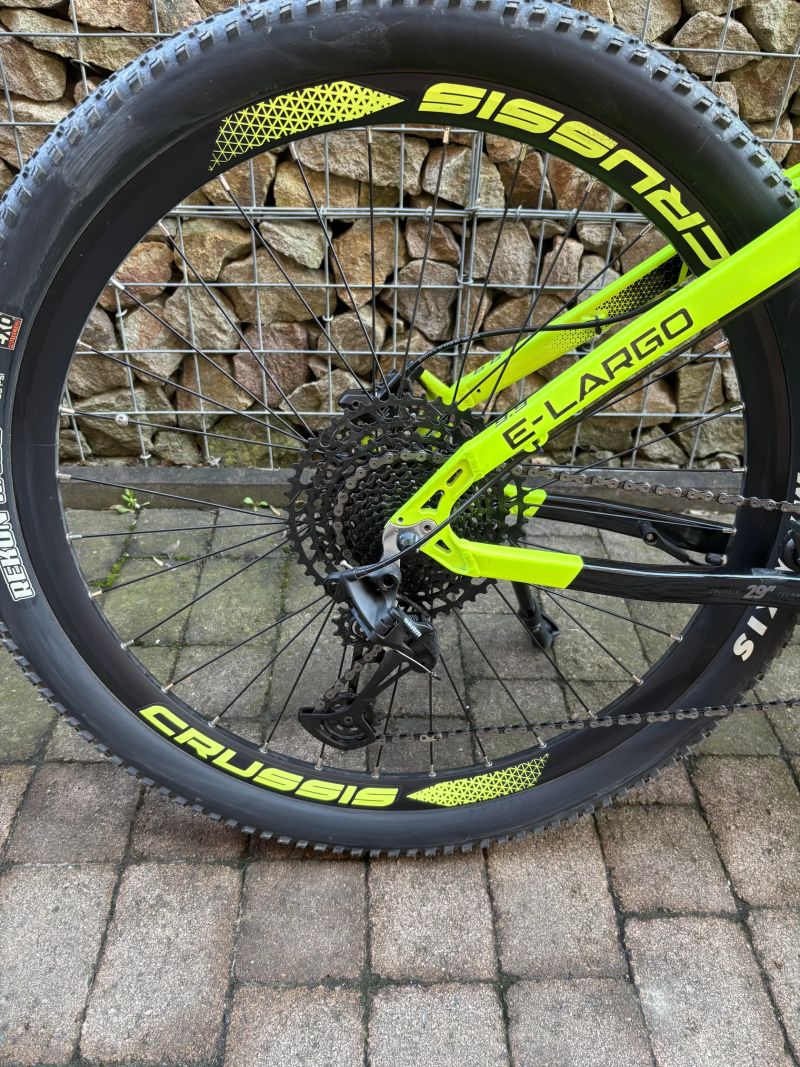 Crussis E-Largo 9.9,kolo ve stavu nového, v originál stavu po ženě, dojezd 170-200 km, vel. L (20")