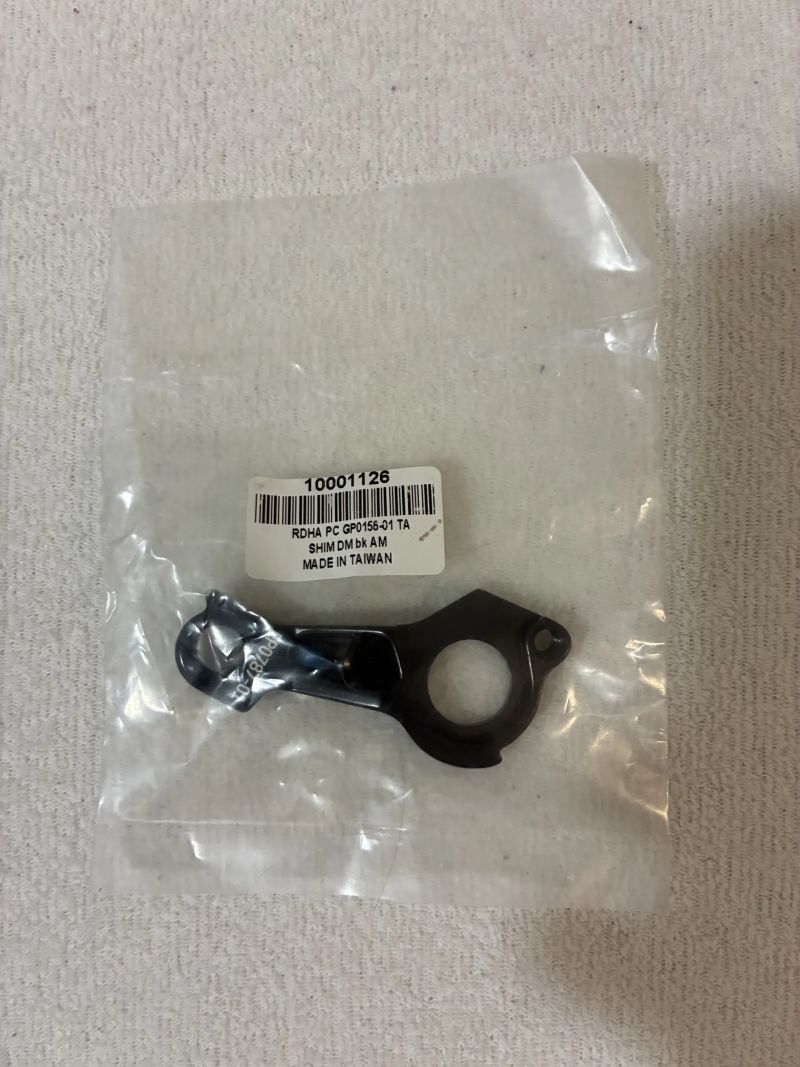 Různé komponenty Canyon (převážně patky)