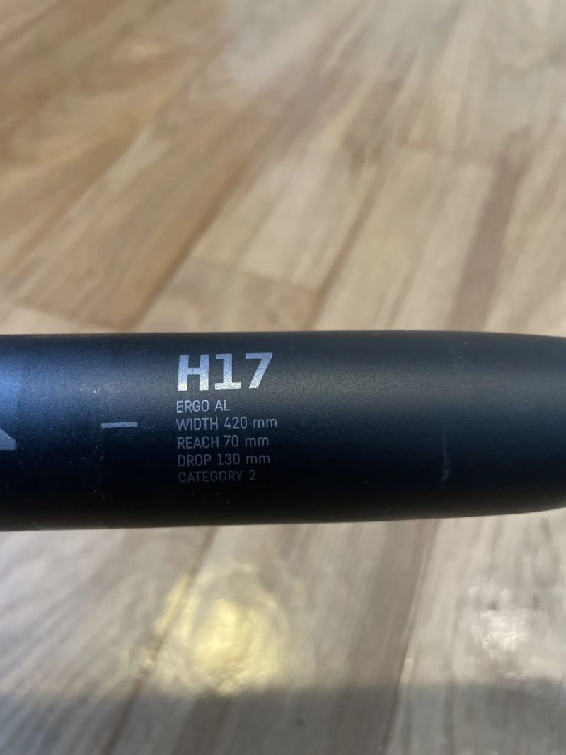 Řídítka Canyon silniční H17 ergo 420 mm