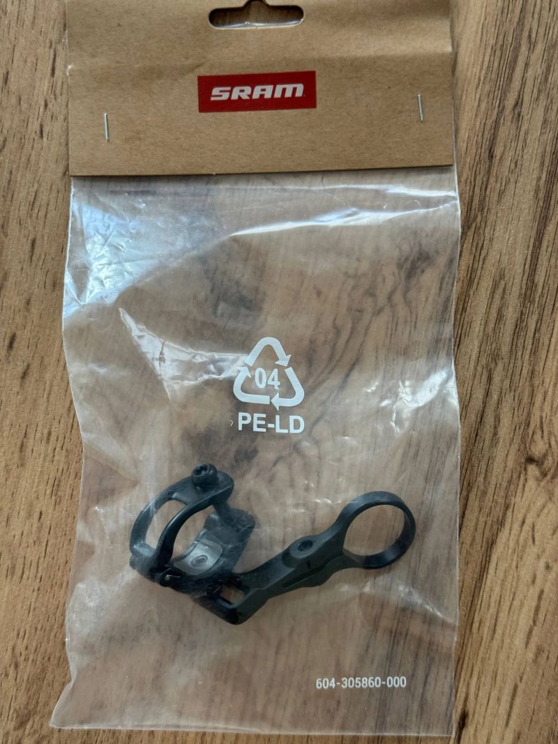 Objímka Sram MMX s pravým nástavcem uchycení ovladače POD AXS