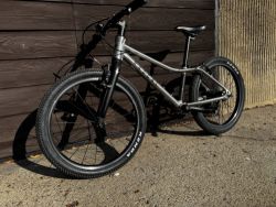 Prodám prémiové dětské kolo Rascal 20