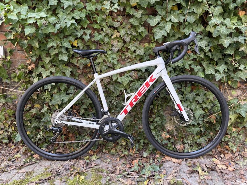 Trek Domane AL 3, model 2022, velikost 52