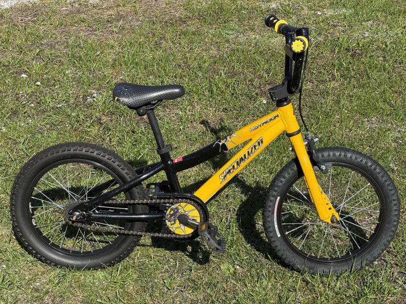 Dětské kolo Specialized Hotrock 16 – ideální první kolo