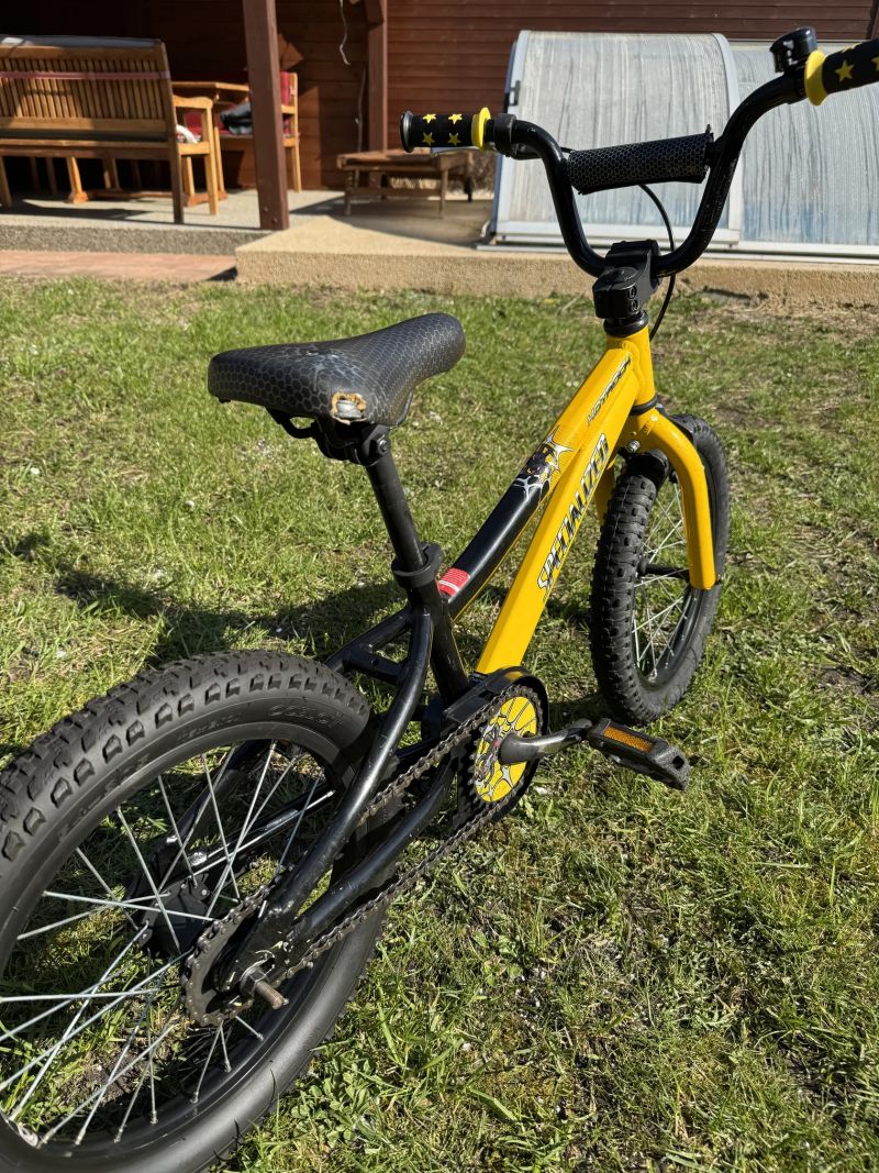 Dětské kolo Specialized Hotrock 16 – ideální první kolo