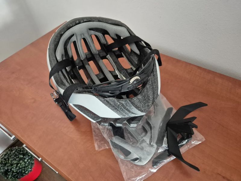 Cyklistická helma Specialized Propero 3