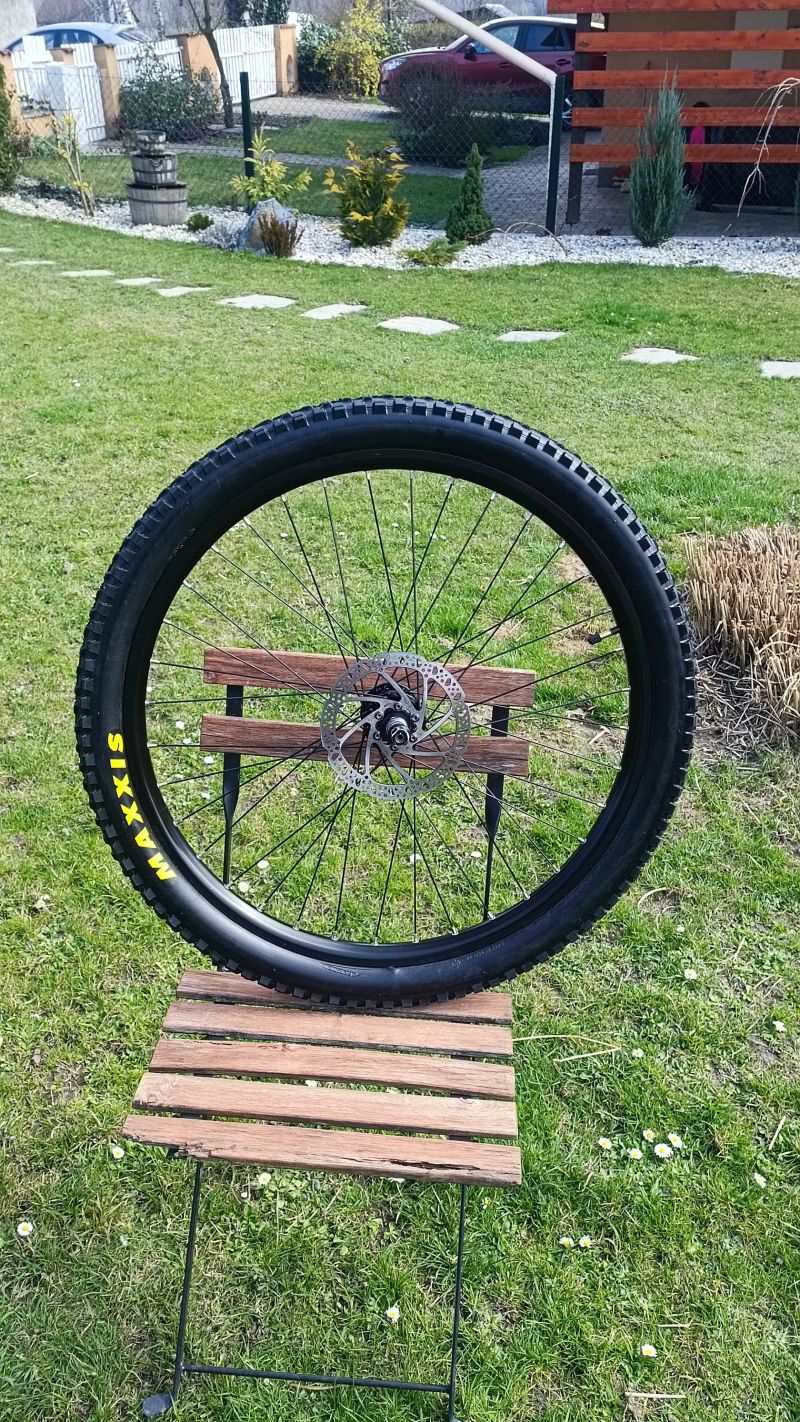 Zapleten kolo ze Specialized Status 2