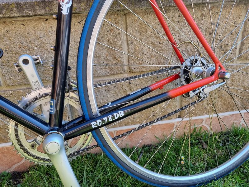 Silniční kolo FORT frames