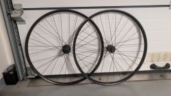 CUBE GR 2.5 Disc – sada kol 700c s dynamo nábojem (z Cube Nuroad Pro FE 2025)