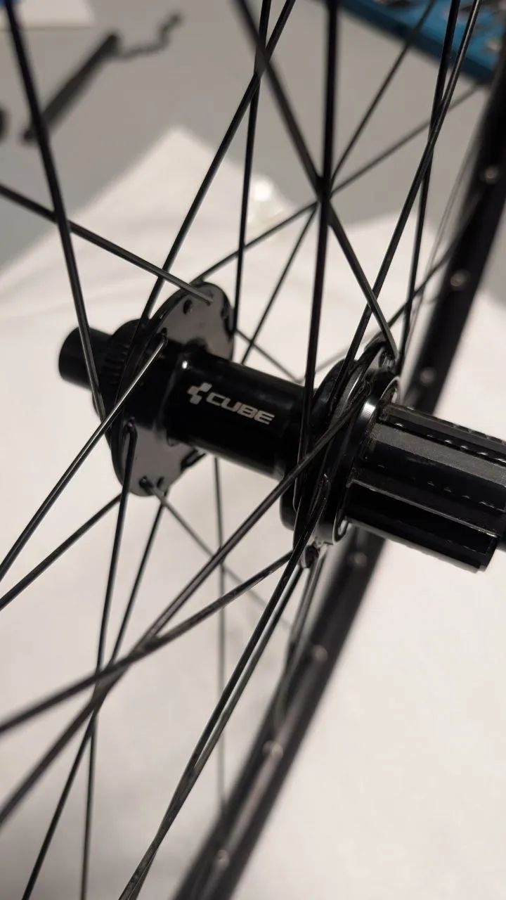 CUBE GR 2.5 Disc – sada kol 700c s dynamo nábojem (z Cube Nuroad Pro FE 2025)
