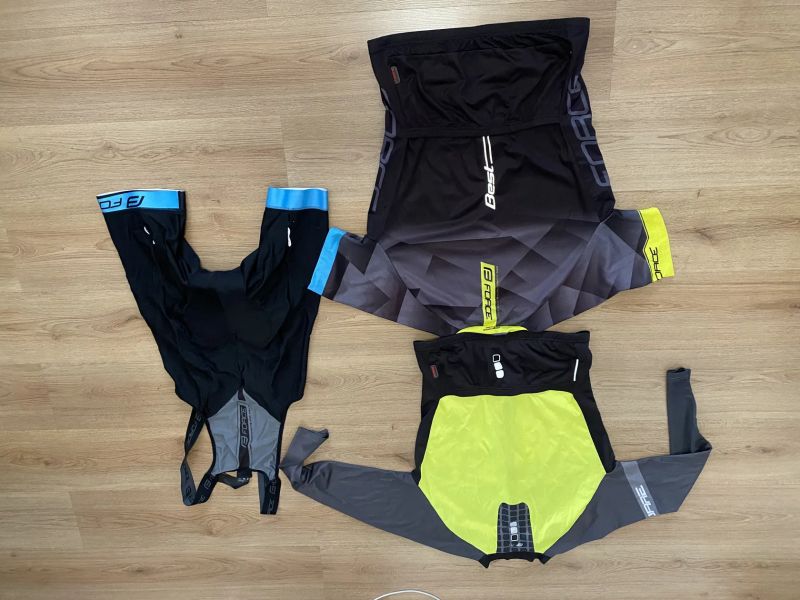 Prodám sadu kompletů dresů velikost XL vše párkrár použito