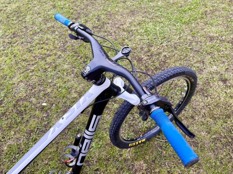 Karbon Pells X6 s karbonovou vidlicí