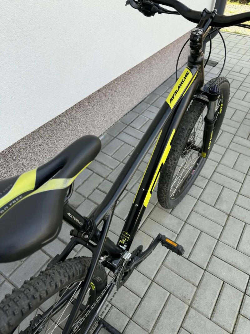 Horské kolo GT Avalanche vel.M, 29”