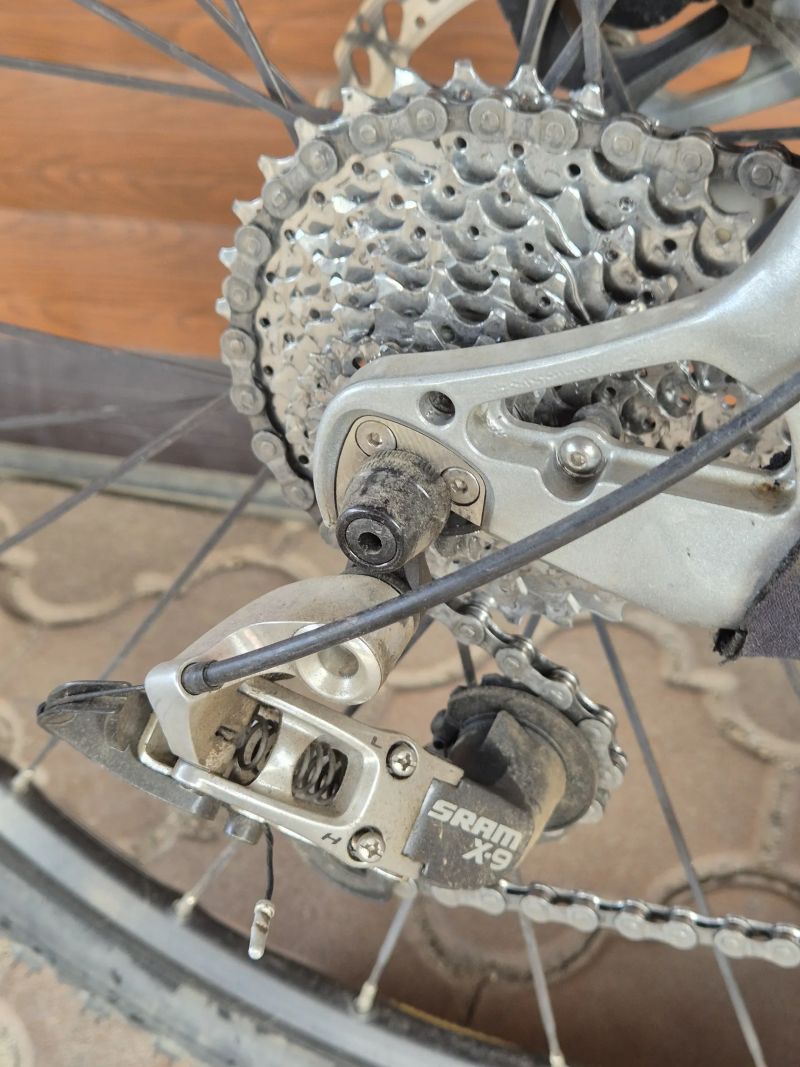 Duratec 7020 T6 – Limitovaná edice HESTI – RockShox / SRAM X-9