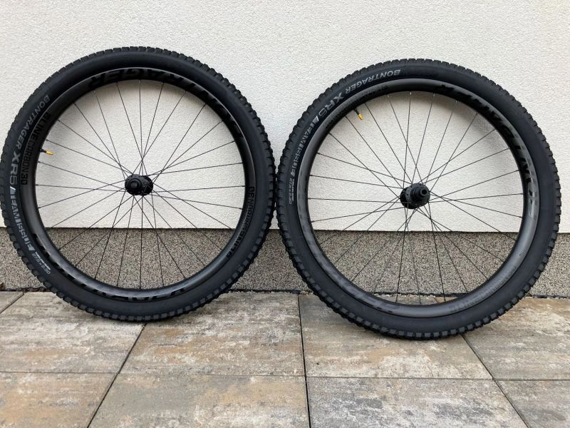 Karbonová kola Bontrager - Line Carbon 30 + pláště XR5