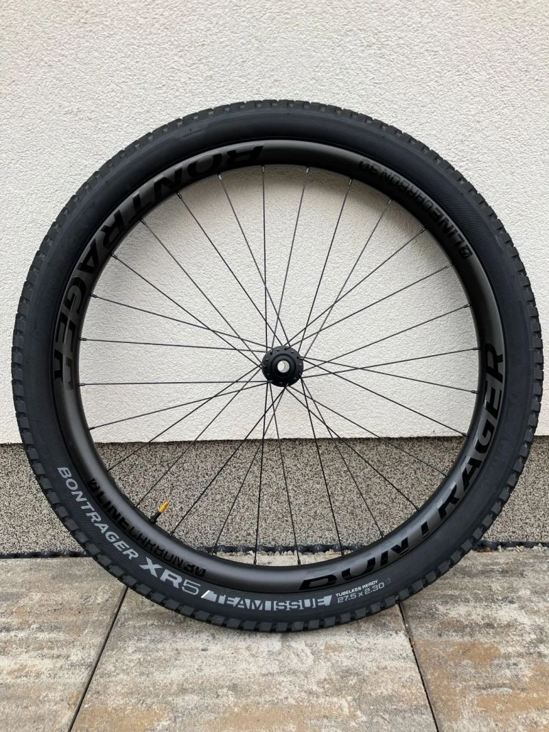 Karbonová kola Bontrager - Line Carbon 30 + pláště XR5