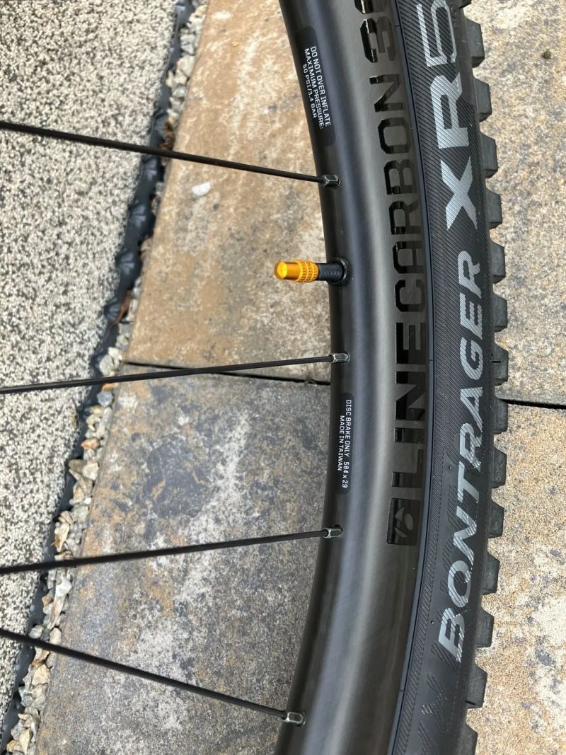 Karbonová kola Bontrager - Line Carbon 30 + pláště XR5