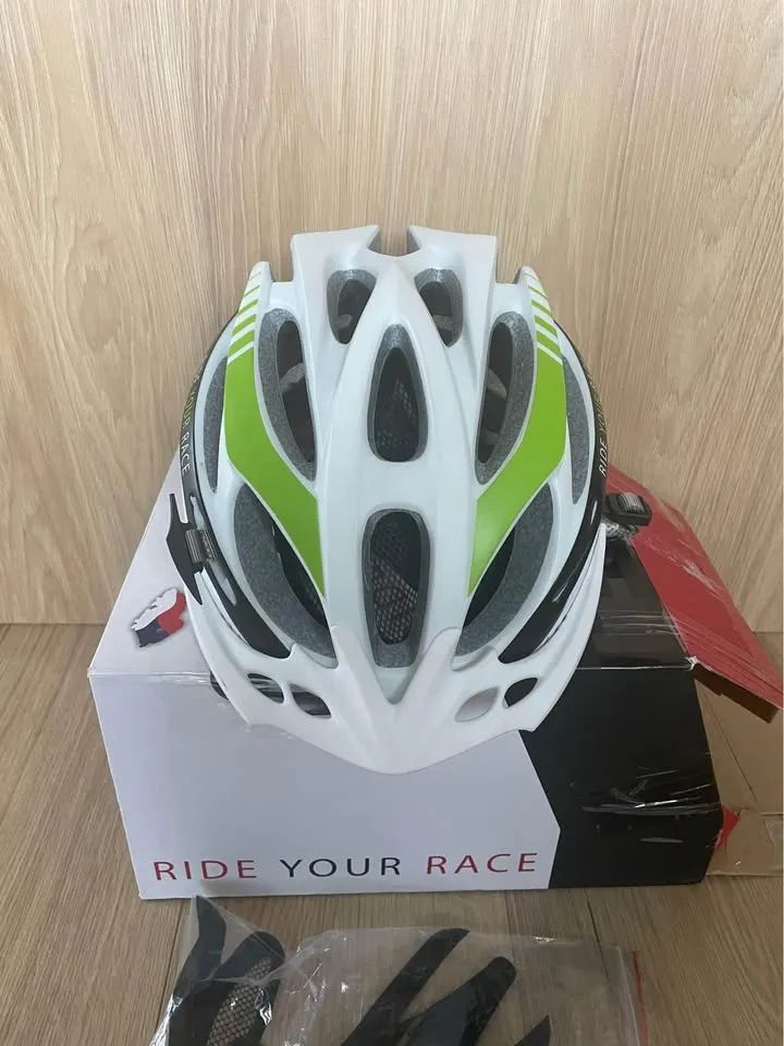 Cyklo hemma, přilba na kolo R2