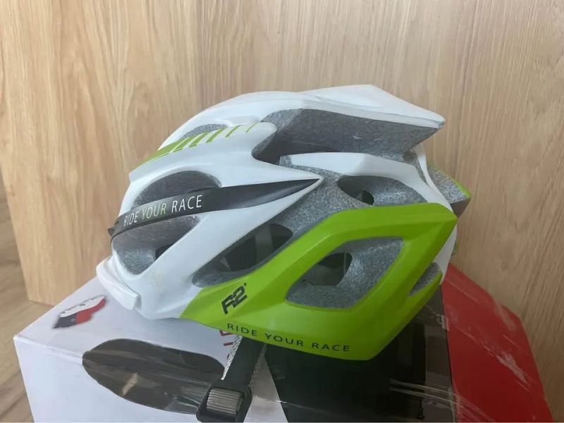 Cyklo hemma, přilba na kolo R2