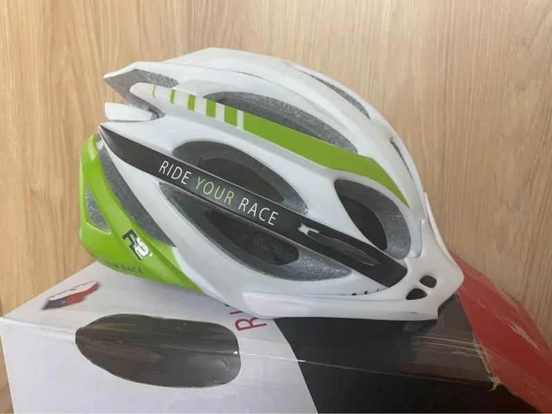 Cyklo hemma, přilba na kolo R2