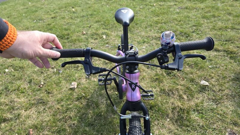 Rascal 16" – dobrý stav, skvělé na pumptrack, na cestu i do lehčího lesa (Růžovo-fialová