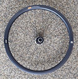 GIANT CXR-2 Carbon Disc Hookless – odolná karbonová disková kola pro gravel - NOVÁ