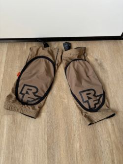 Race Face Covert kolená - vel. XL