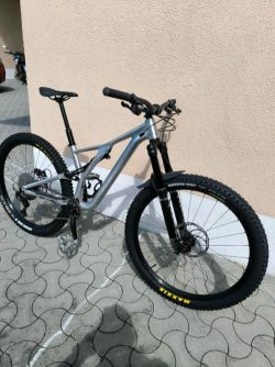 Specialized Stumpjumper, v.M Manitou Mezzer 160mm Magura