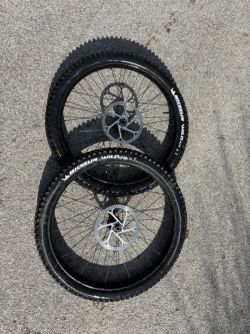 Záplety 27,5 plus + Michelin wild AM 2.8 