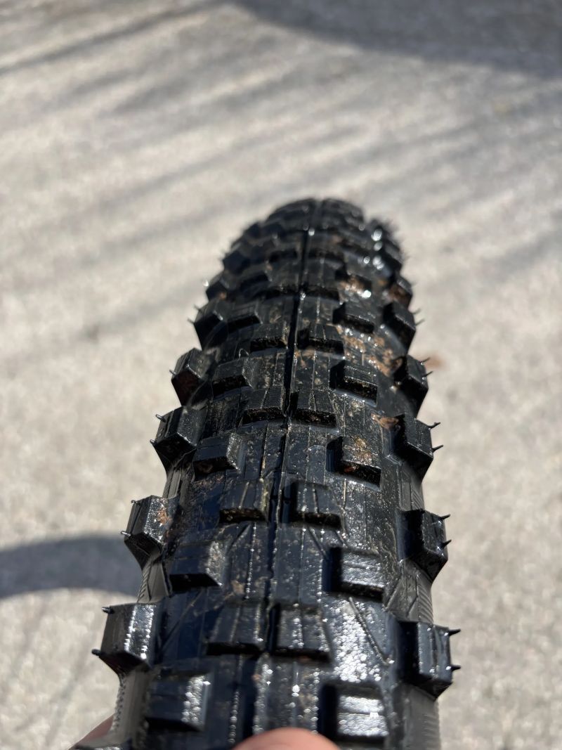 Záplety 27,5 plus + Michelin wild AM 2.8 