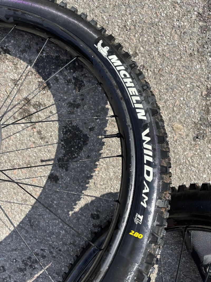 Záplety 27,5 plus + Michelin wild AM 2.8 