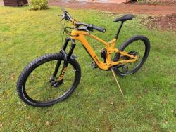 Éčko Trek Fuel EX-e 9.8 SL vel. L Satin Baja Yellow Mullet + DRUHÁ BATERKA!