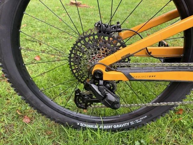 Éčko Trek Fuel EX-e 9.8 SL vel. L Satin Baja Yellow Mullet + DRUHÁ BATERKA!