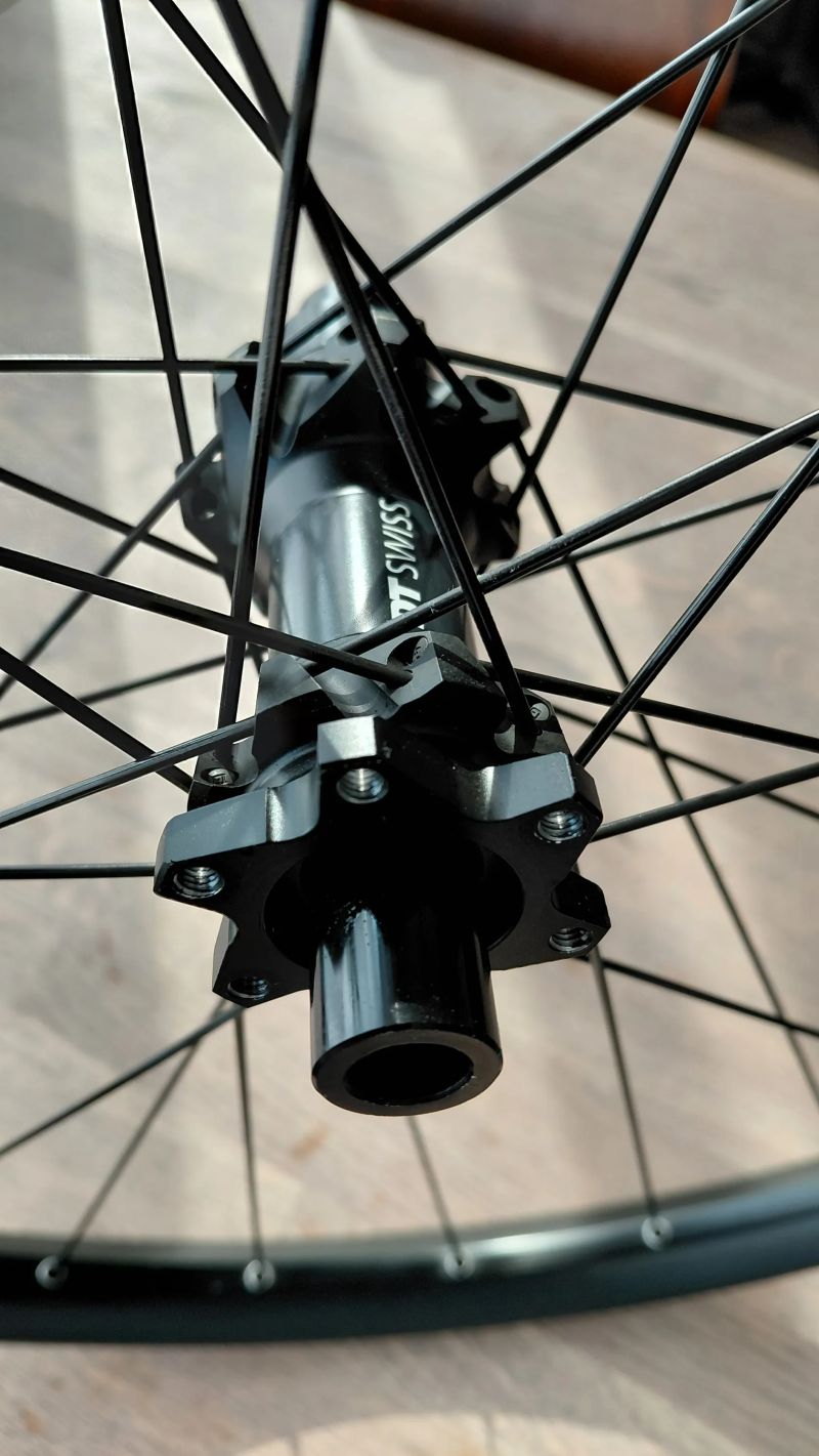 DT Swiss M 1900 lehce jetá kola za 4000 Kč!