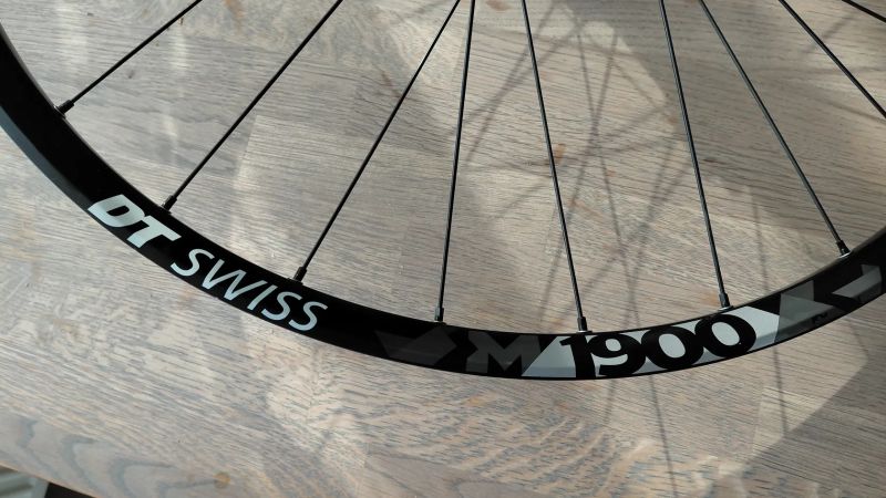 DT Swiss M 1900 lehce jetá kola za 4000 Kč!