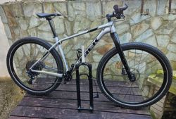Trek Procaliber 8 hybrid mezi MTB a gravelem