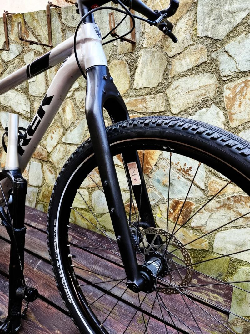 Trek Procaliber 8 hybrid mezi MTB a gravelem