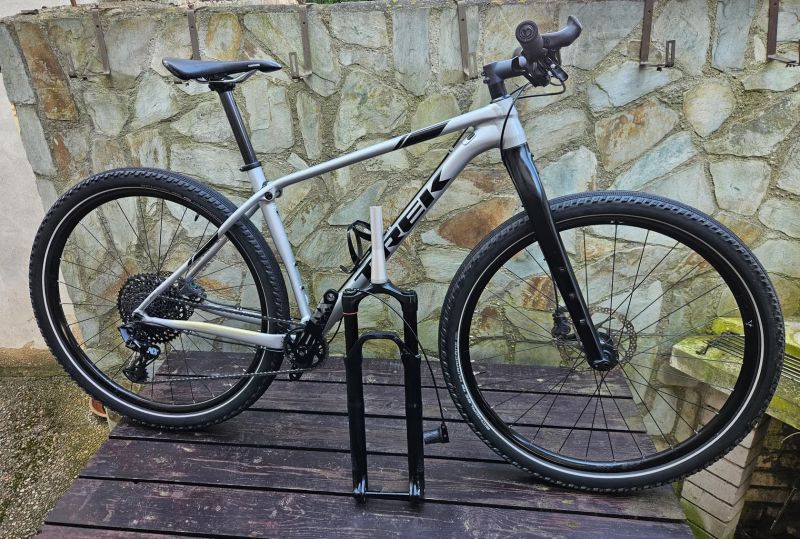 Trek Procaliber 8 hybrid mezi MTB a gravelem