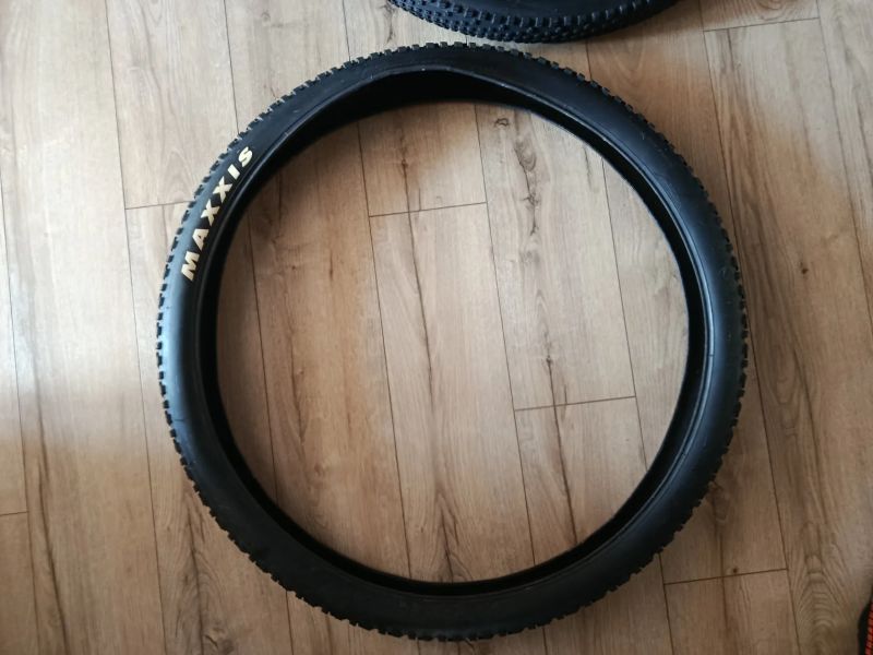 Prodám 2× Maxxis Rekon Race EXO 29×2.35 (120 TPI, tubeless ready)