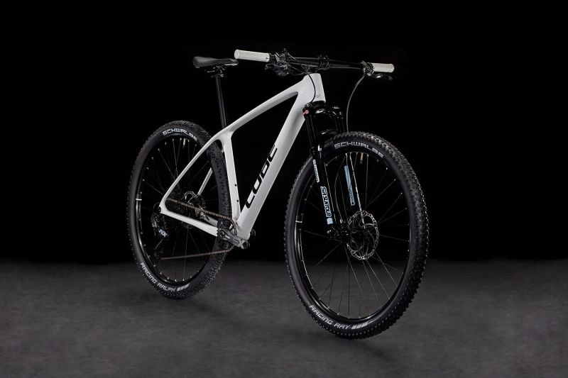 Cube Reaction C:62 ONE (karbon) - vel. 20"