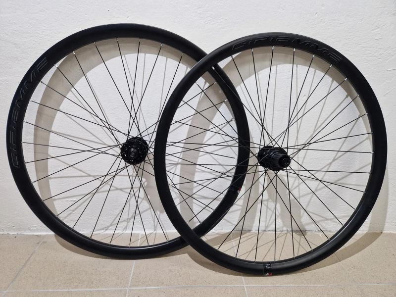 Prodám nová Italská zapletená kola Gipiemme