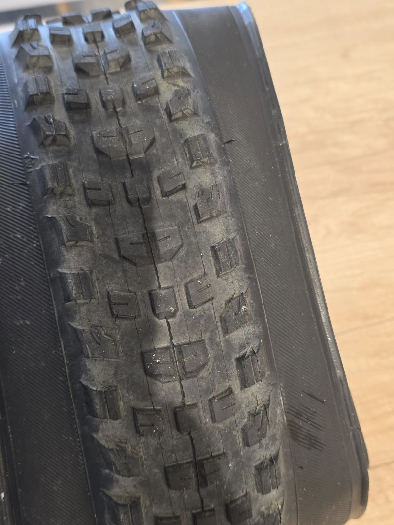 Bontrager plášte XR4 team issue 120tpi 2,4