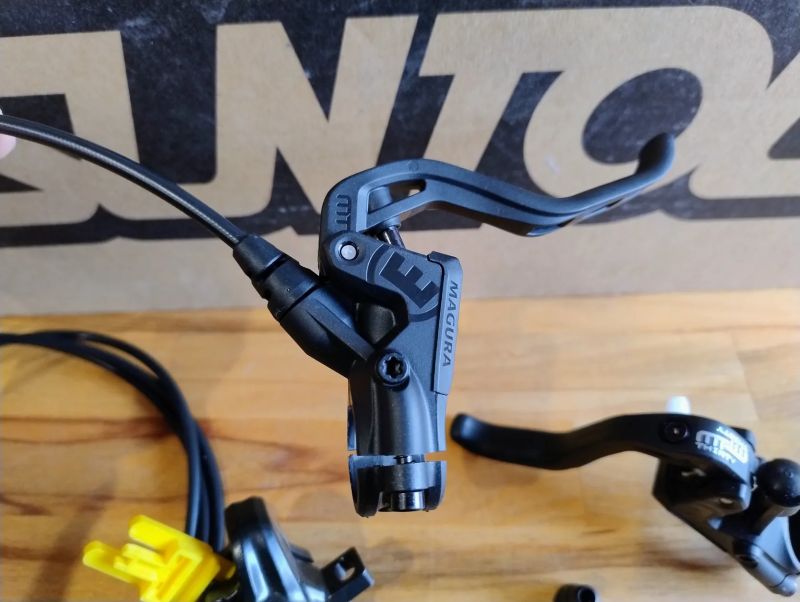 Magura MT Thirty - pár