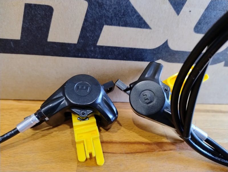 Magura MT Thirty - pár