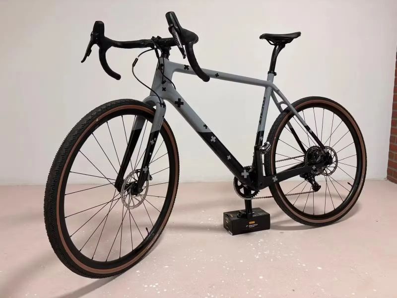 Karbonový gravel Merit Plus II L (178-188cm), SRAM Rival 1x11