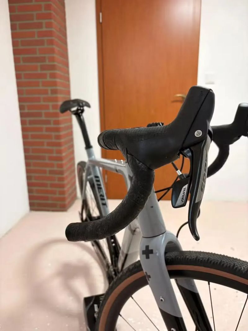 Karbonový gravel Merit Plus II L (178-188cm), SRAM Rival 1x11