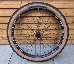 Přední kolo Mavic E-Deemax 30 (boost, 29", 6-bolt) + plášť Specialized Butcher