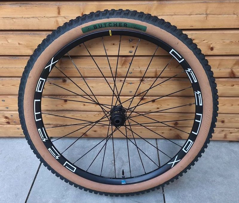 Přední kolo Mavic E-Deemax 30 (boost, 29", 6-bolt) + plášť Specialized Butcher