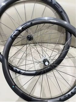 Nová přední a zadní ultralehká karbonová kola 